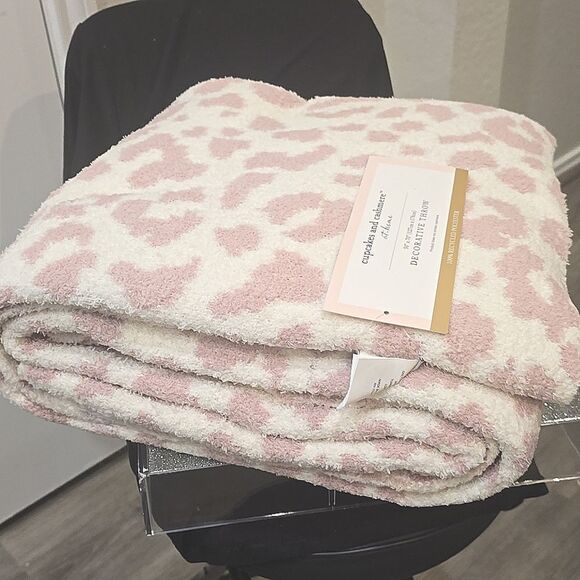 Cupcakes & Cashmere Leopord Print Plush Throw Blanket- Lavender - Picture 5 of 7